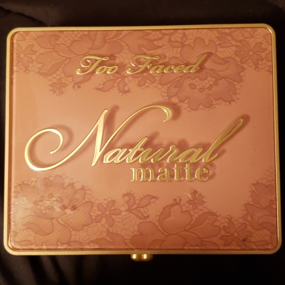 Too faced natural matte eye shawdow